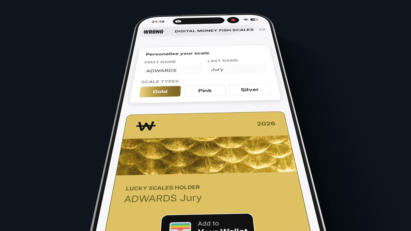 The personalisation form: first name, last name, three scale colours, and the pass updating live underneath.